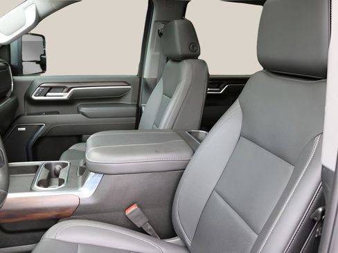 Used 2025 GMC Sierra 2500 SLT w/ SLT Premium Package AWD/4WD image 13