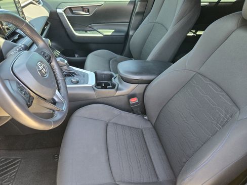 Used 2022 Toyota RAV4 SE AWD/4WD image 9