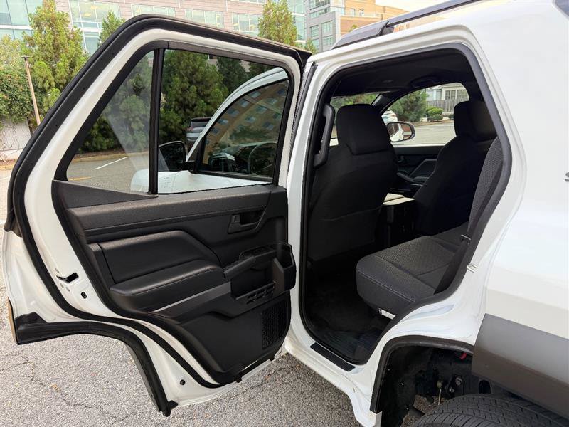 Used 2025 Toyota 4Runner SR5 AWD/4WD image 32