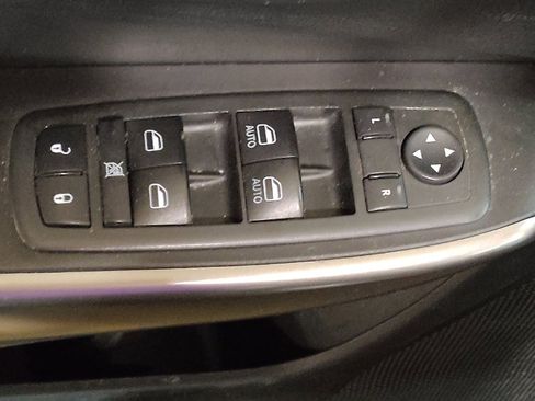 Used 2020 Jeep Cherokee Latitude Plus FWD image 27