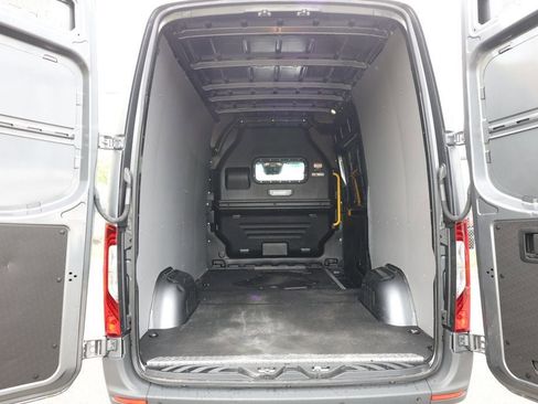 Used 2023 Mercedes-Benz Sprinter 2500 image 19