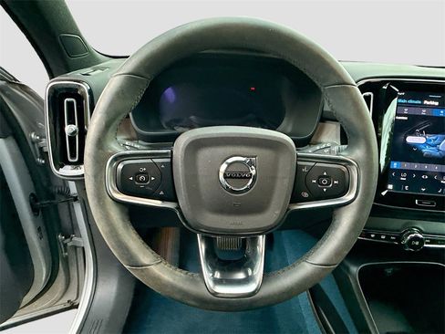 Used 2023 Volvo XC40 Recharge Ultimate image 12