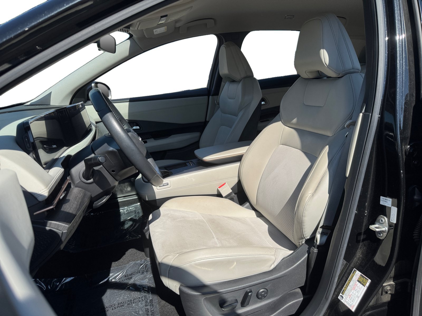 Used 2023 Nissan Ariya AWD image 9
