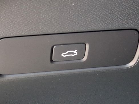 Used 2023 Volvo XC40 Recharge Ultimate AWD/4WD image 26