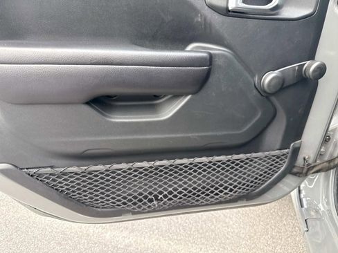 Used 2018 Jeep Wrangler Unlimited Sport image 14