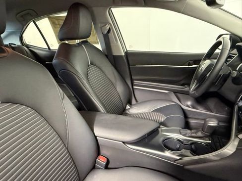Used 2020 Toyota Camry SE w/ Convenience Package image 45