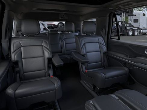 New 2026 Lincoln Navigator Reserve w/ Jet Appearance Package AWD/4WD image 11