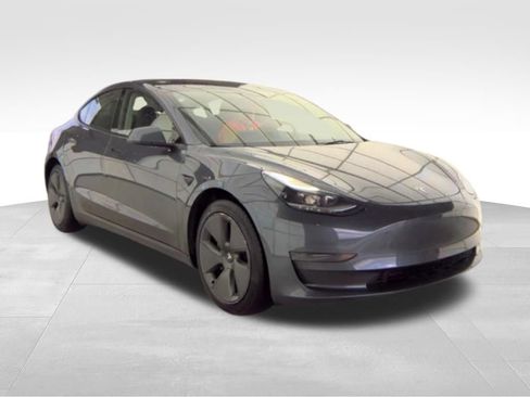 Used 2023 Tesla Model 3 Standard Range RWD image 4