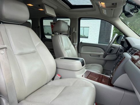 Used 2011 Chevrolet Suburban LTZ AWD/4WD image 34