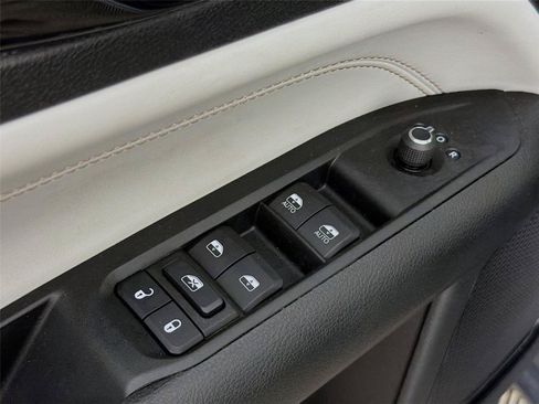 Used 2022 Jeep Compass Limited AWD/4WD image 23