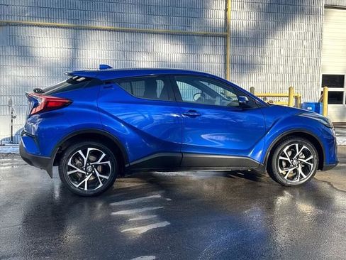 Used 2020 Toyota C-HR XLE image 4