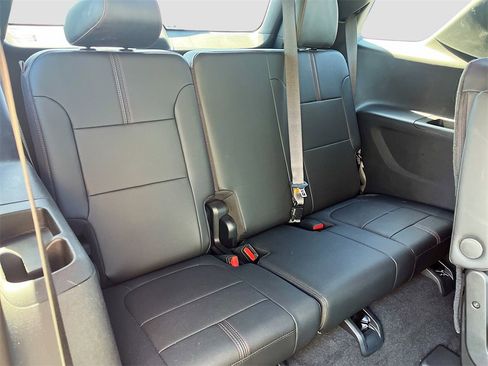 Used 2023 Chevrolet Traverse RS image 28