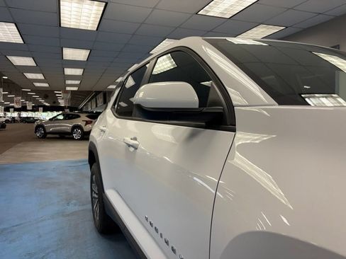 New 2026 Chevrolet Equinox LT w/ Convenience Package II FWD image 4