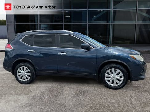 Used 2016 Nissan Rogue S w/ Appearance Package FWD image 11