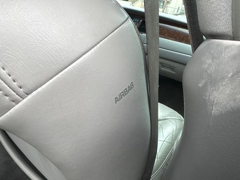 Used 2002 Lincoln Town Car Cartier image 40