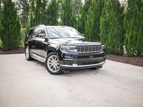 Used 2024 Jeep Grand Cherokee L Summit w/ Advanced Protech Group IV image 2