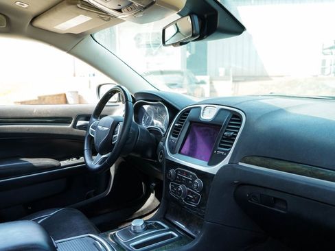 Used 2019 Chrysler 300 Limited w/ Safetytec Plus Group image 34