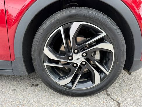 Used 2022 Chevrolet Bolt LT w/ Infotainment Package FWD image 13