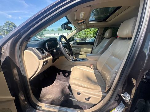 Used 2017 Jeep Grand Cherokee Limited AWD/4WD image 17