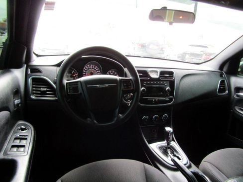 Used 2014 Chrysler 200 LX FWD image 9