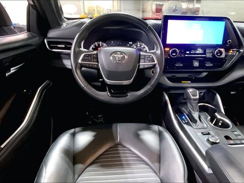 Used 2024 Toyota Highlander XSE image 6