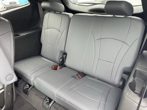 Used 2023 Buick Enclave Essence AWD/4WD image 5