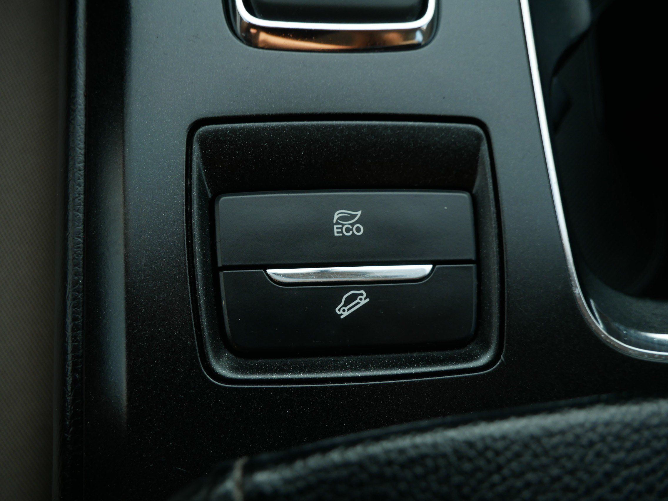 Used 2017 Ford Fusion SE FWD image 32