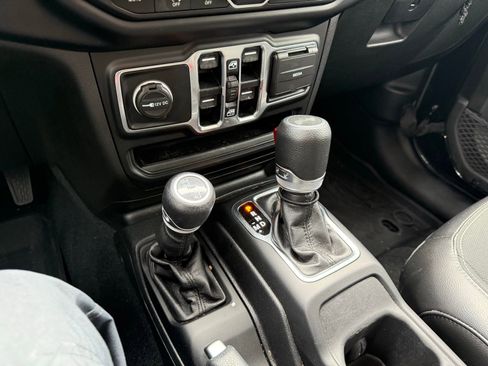 Used 2023 Jeep Wrangler Sport S image 21