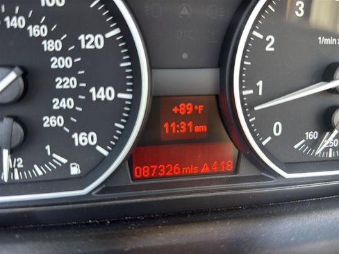 Used 2010 BMW 135i Convertible RWD image 9