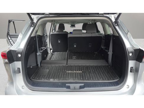 Used 2023 Toyota Highlander LE image 18