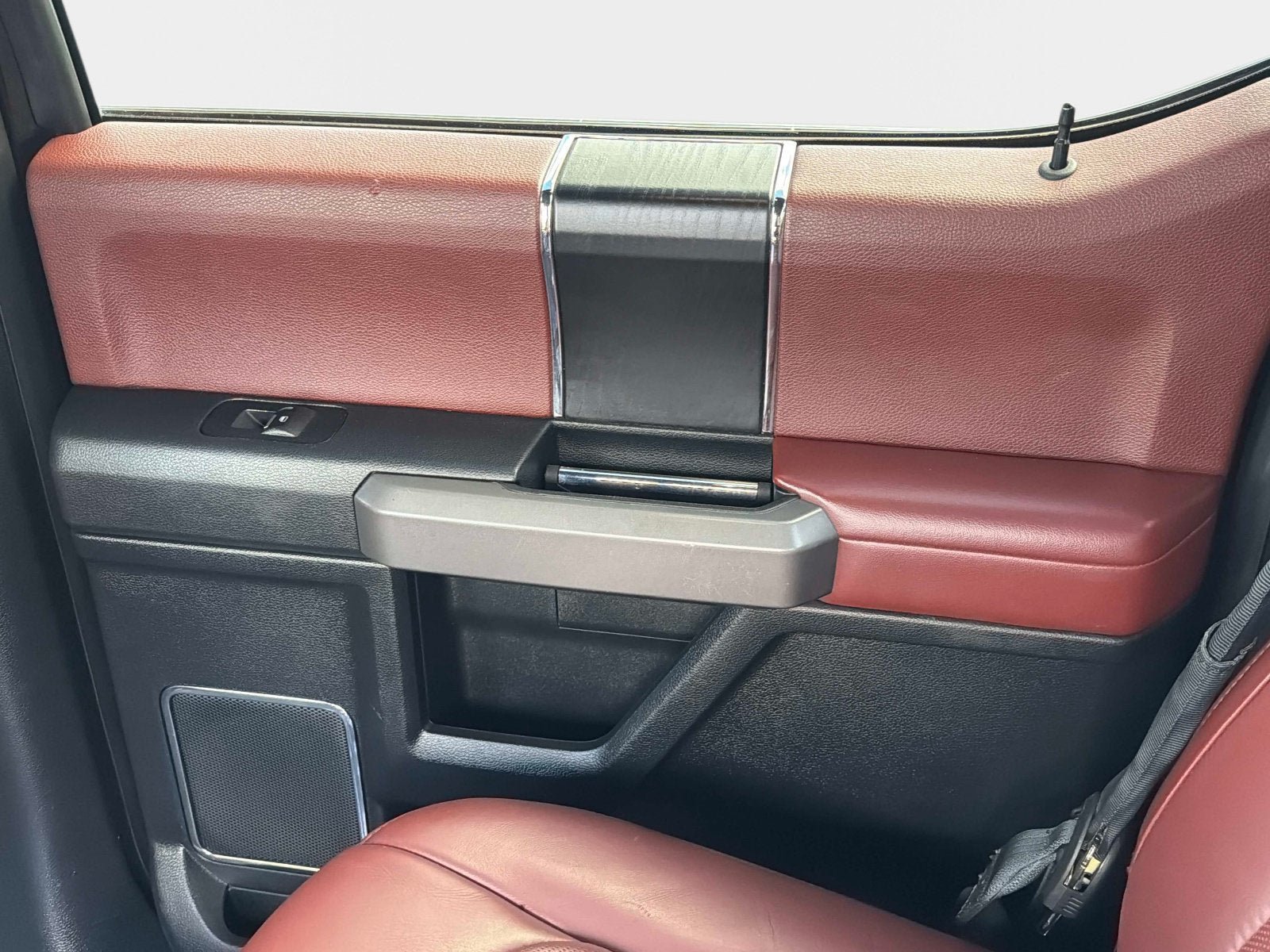 Used 2019 Ford F150 Platinum w/ Equipment Group 701A Luxury AWD/4WD image 16