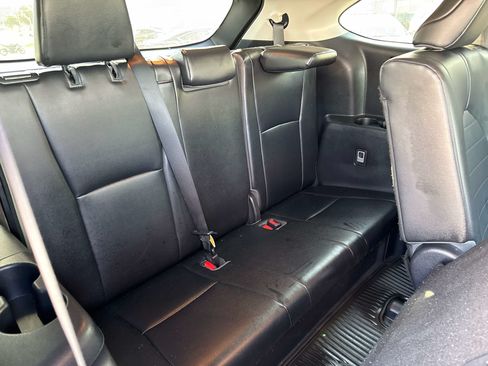 Used 2022 Toyota Highlander XLE AWD/4WD image 23
