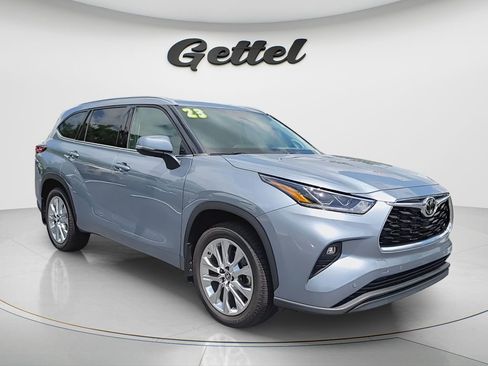 Used 2023 Toyota Highlander Limited image 3