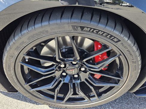 Used 2025 Chevrolet Corvette Z06 RWD image 9