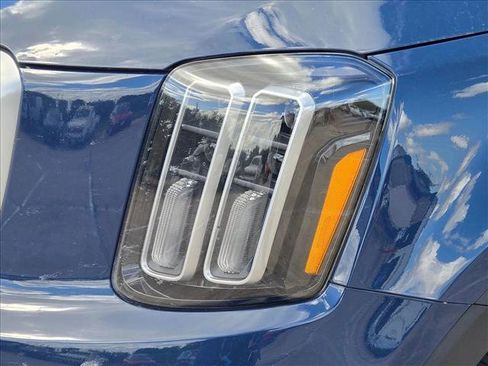 Used 2025 Kia Telluride S image 9