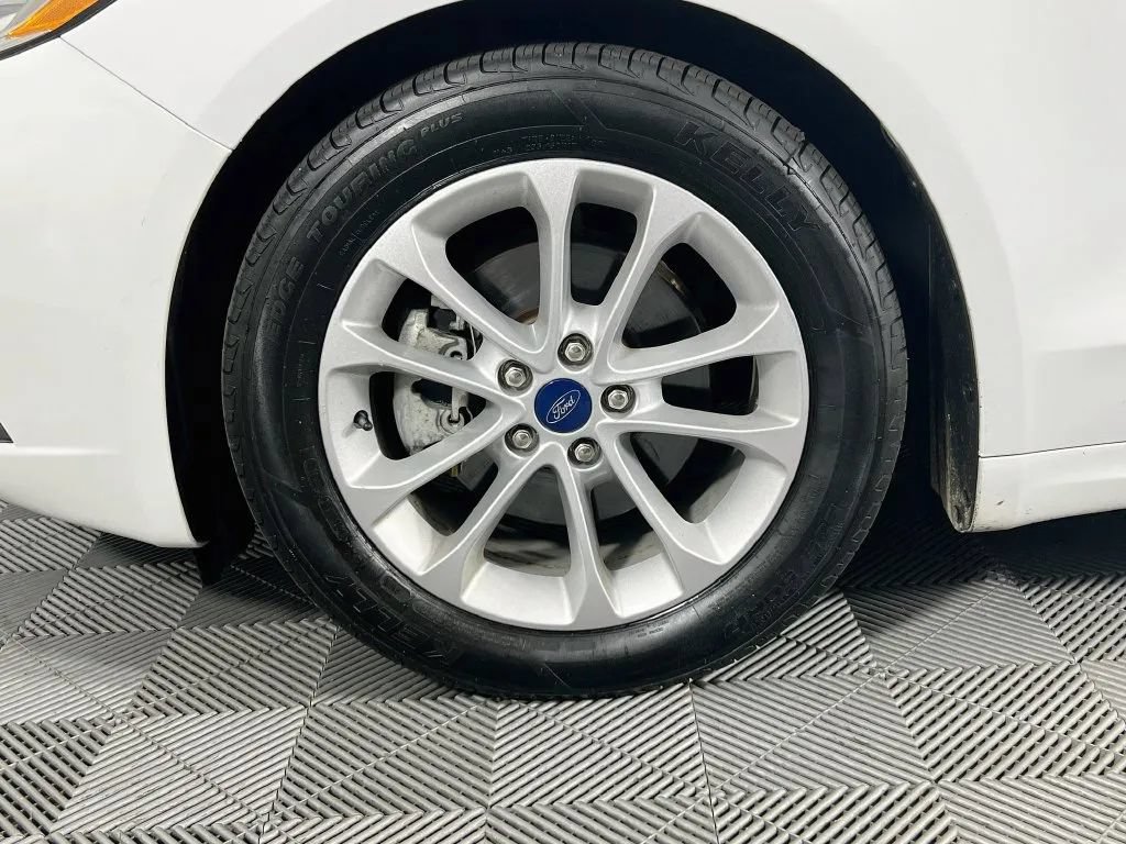 Used 2019 Ford Fusion SE FWD image 30