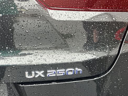 Certified 2022 Lexus UX 250h w/ Accessory Package (Z1) image 33