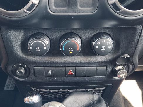 Used 2013 Jeep Wrangler Sport AWD/4WD image 19
