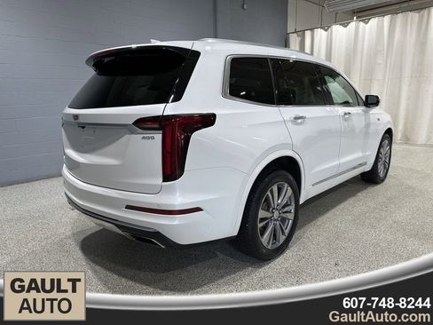 Used 2022 Cadillac XT6 Premium Luxury image 3