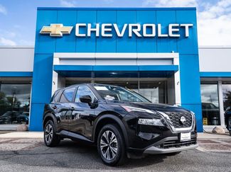 Used 2023 Nissan Rogue SV image 1