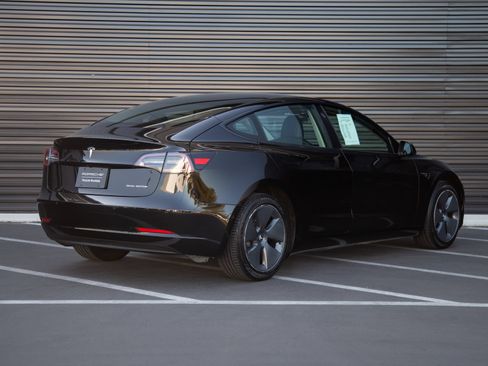 Used 2022 Tesla Model 3 Long Range AWD/4WD image 7