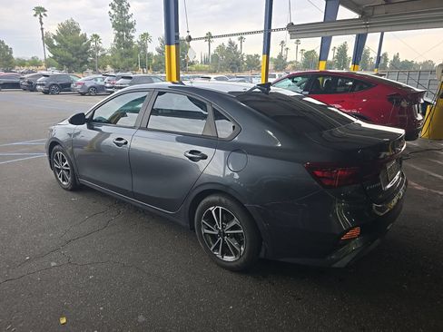 Used 2022 Kia Forte LXS FWD image 7