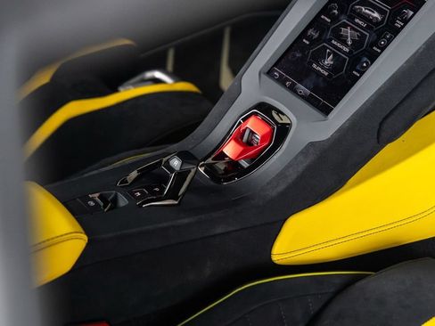 Used 2022 Lamborghini Huracan STO RWD image 21