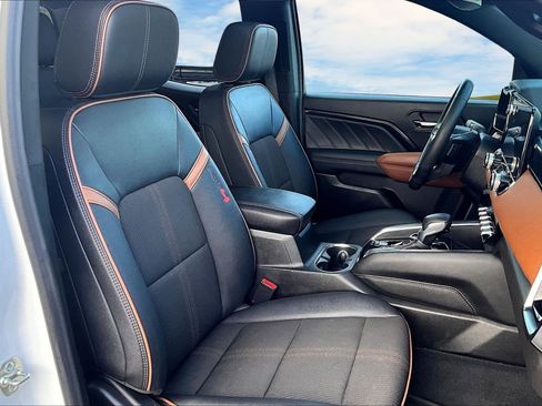 Used 2024 GMC Canyon AT4 w/ Canyon Safety Plus Package image 20