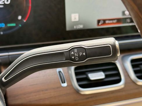 Used 2023 Mercedes-Benz GLS 450 4MATIC image 31