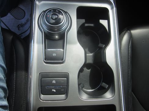 Used 2024 Ford Edge Titanium AWD/4WD image 16