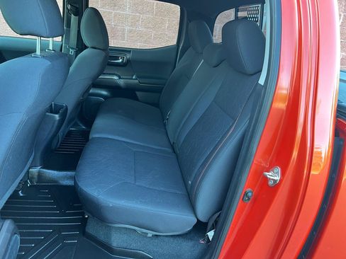 Used 2017 Toyota Tacoma TRD Sport w/ Premium & Technology Package AWD/4WD image 12