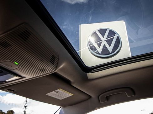 New 2026 Volkswagen Atlas SE image 2