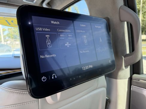 Used 2021 Cadillac Escalade ESV Sport Platinum image 17