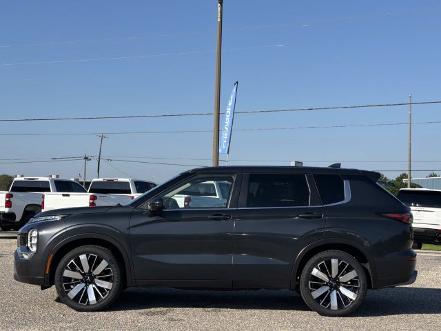 Used 2025 Mitsubishi Outlander SE FWD image 11
